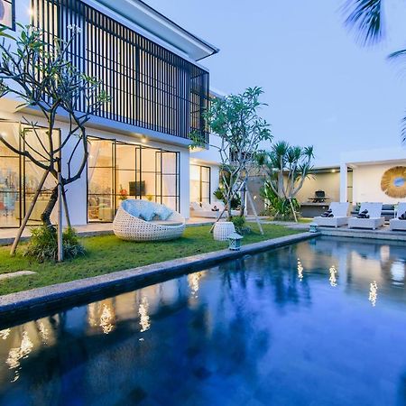 Villa Como Close To Finns Beach Club Kuta Lombok Exteriör bild